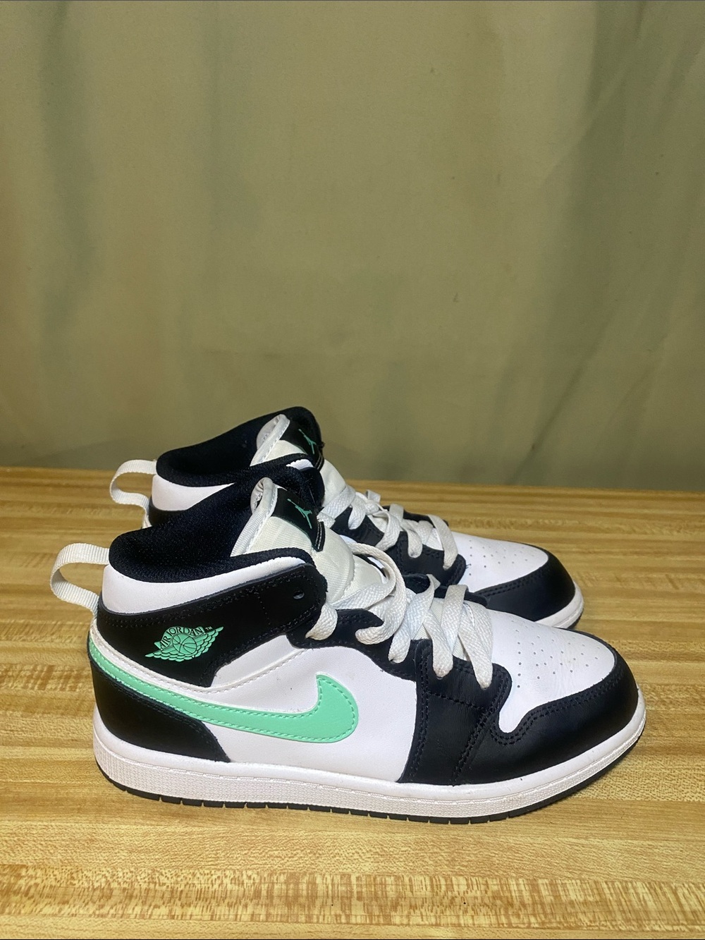 Nike Air Jordan 1 Mid Green Glow Kids Lifestyle Shoes Size 3Y